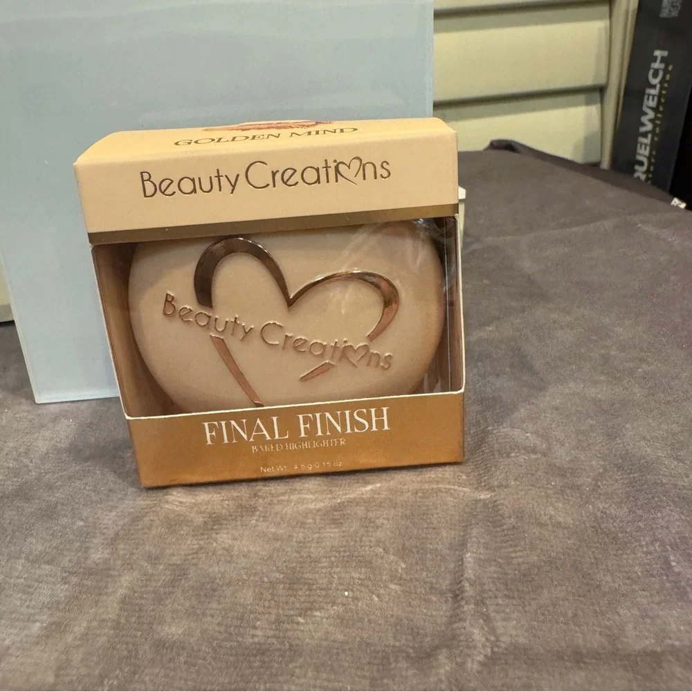 Beauty creation gold‎ fashioned. Final finish baked highlighter in gold.